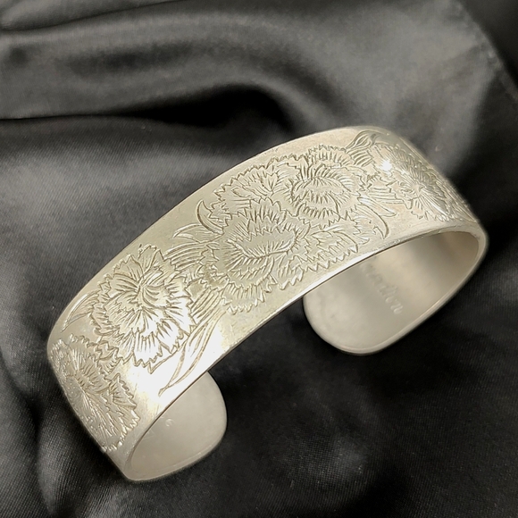 Kirk Stieff Pewter "Carnation" Engraved Floral Cuff Bracelet Vintage 7" - Picture 3 of 10